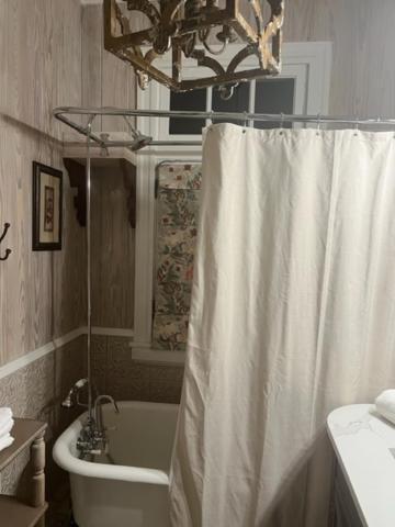 Jenny'S Downtown Hideaway Bed And Breakfast Laurel Εξωτερικό φωτογραφία